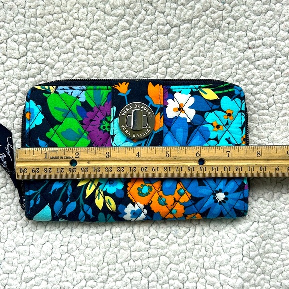 NWT Vera Bradley Turnlock Wallet Midnight Blues Pattern - Picture 4 of 8